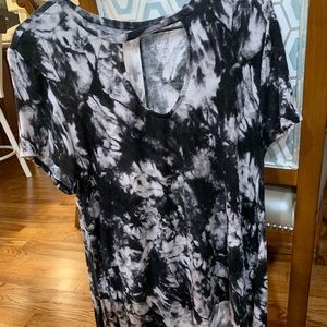 Marbled black and white T-shirt